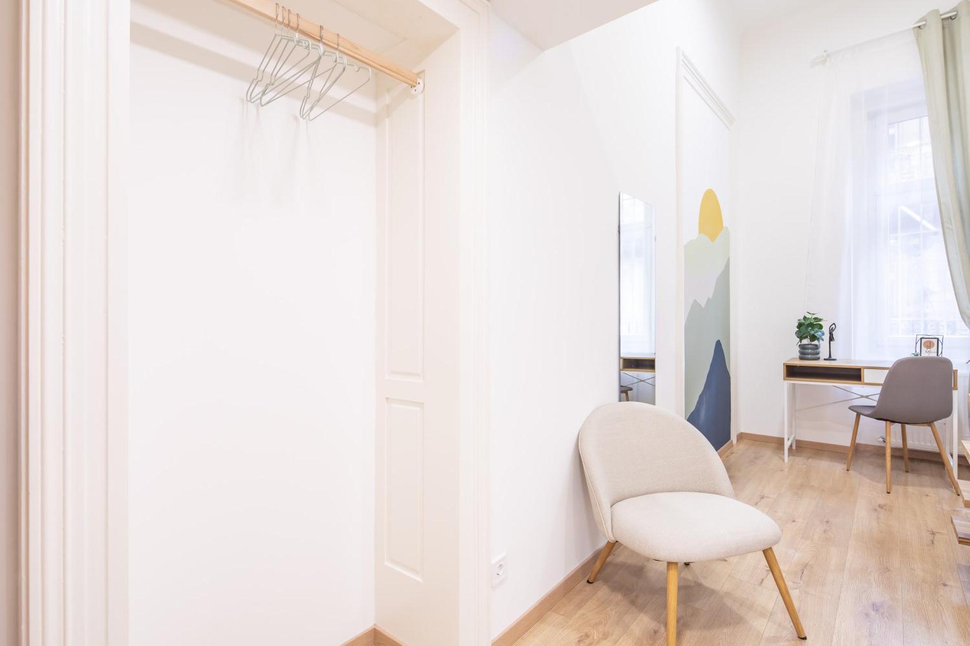Apartment Cityscape Budget Joseph Budapest