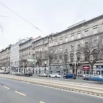 Cityscape Budget Apartments Joseph