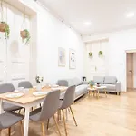 Cityscape Budget Apartments Joseph