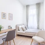 Cityscape Budget Apartments Joseph