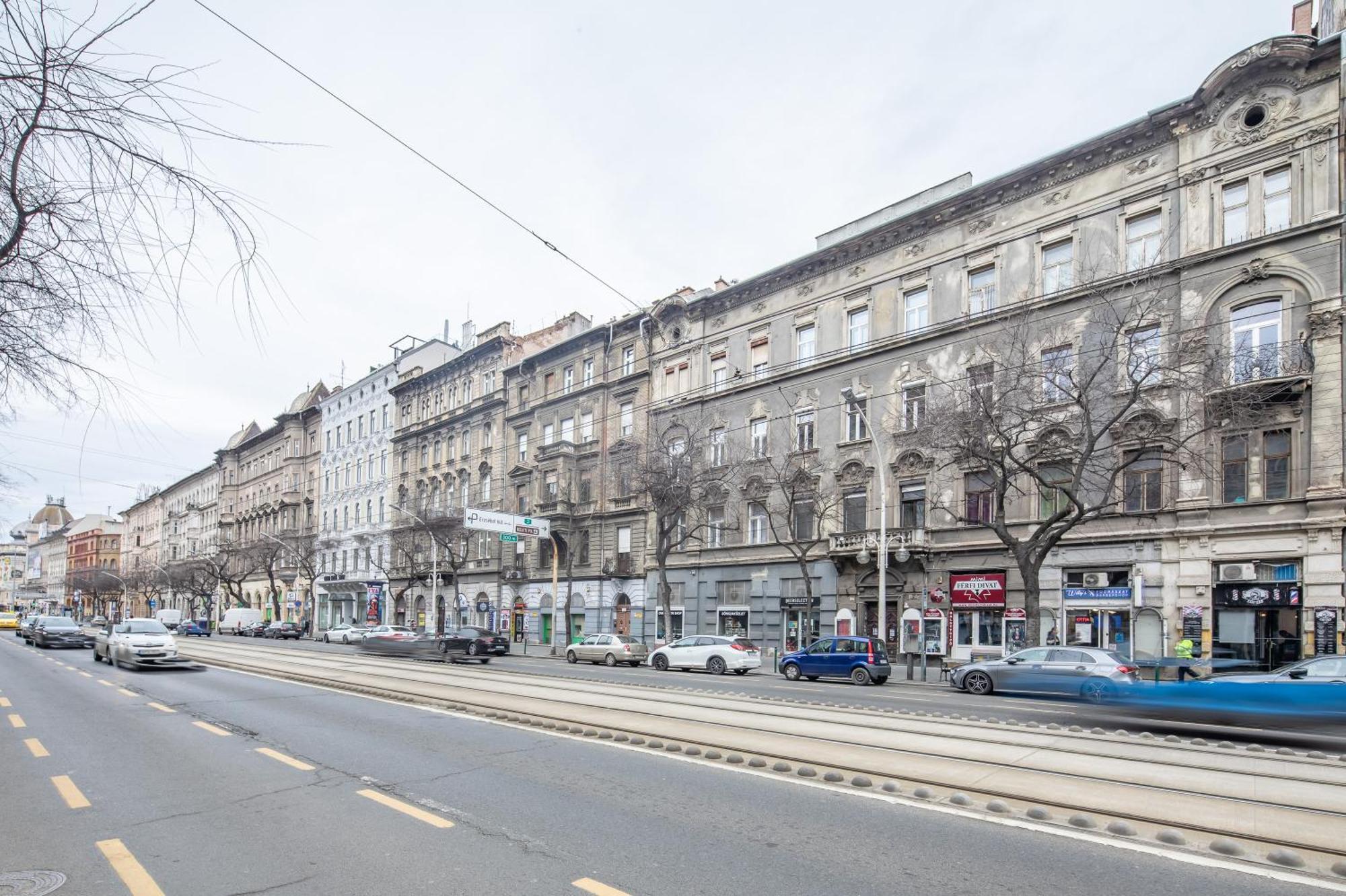 Apartment Cityscape Budget Joseph Budapest
