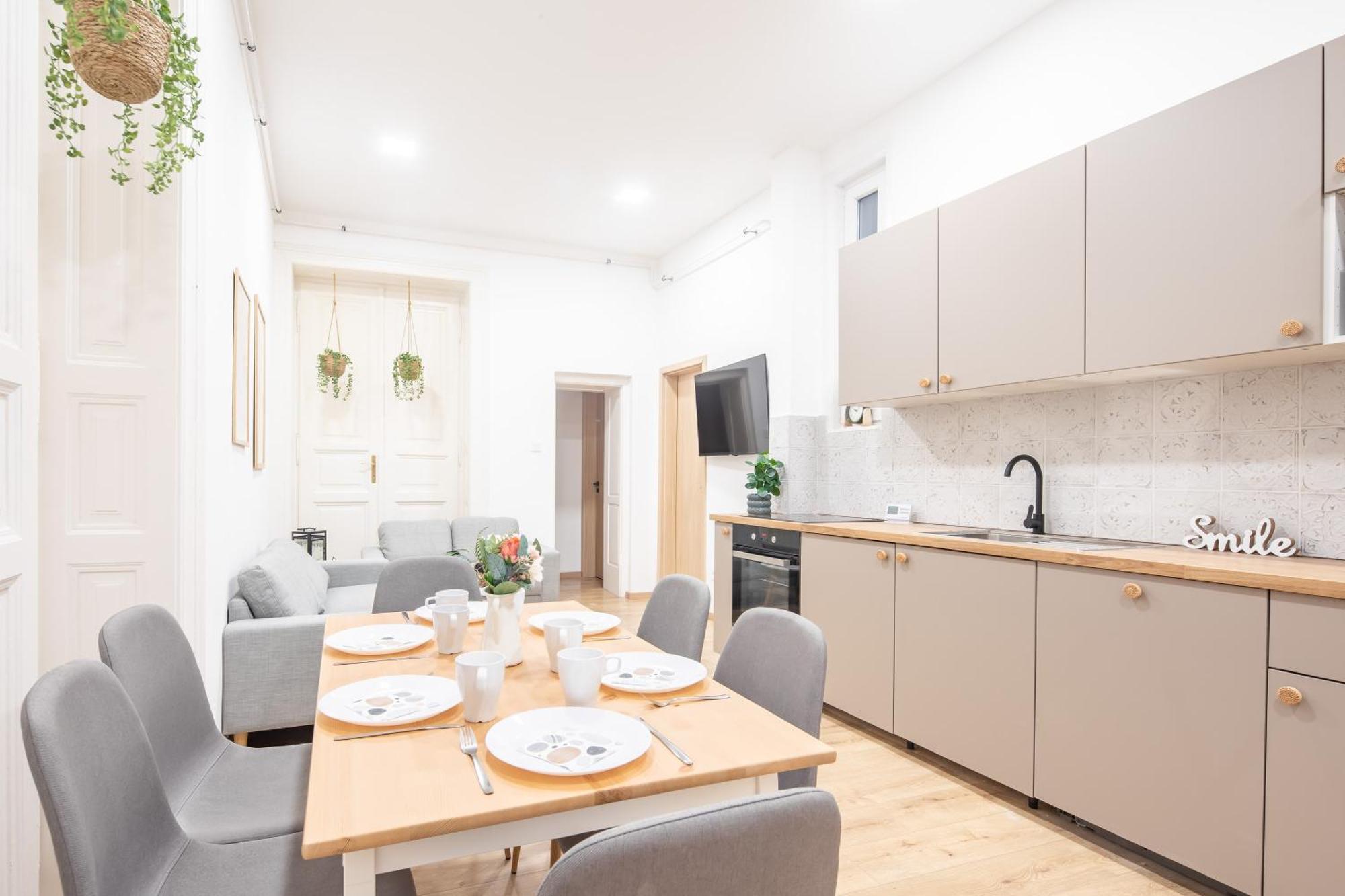 Cityscape Budget Joseph Apartment