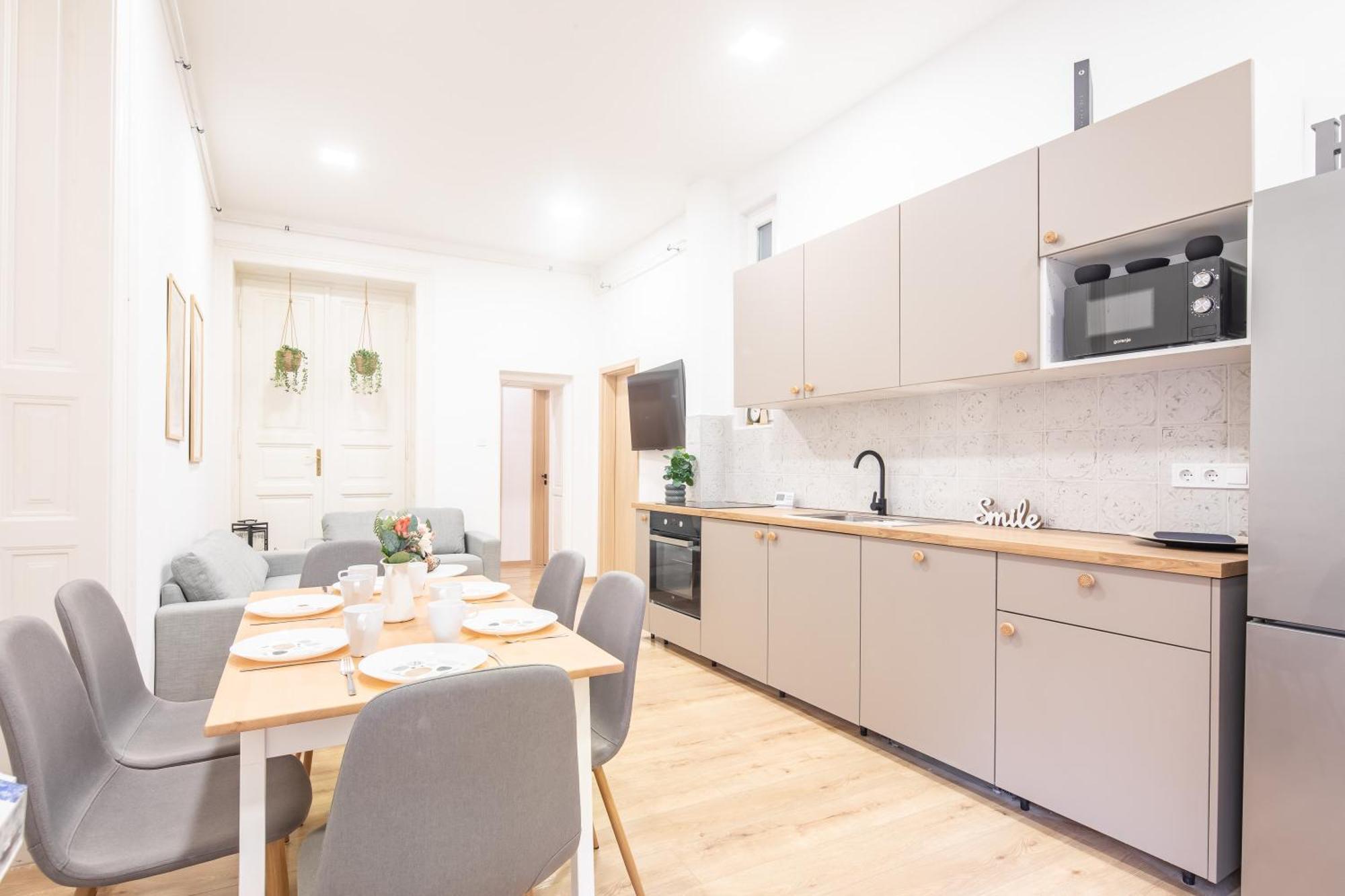 Cityscape Budget Joseph Apartment